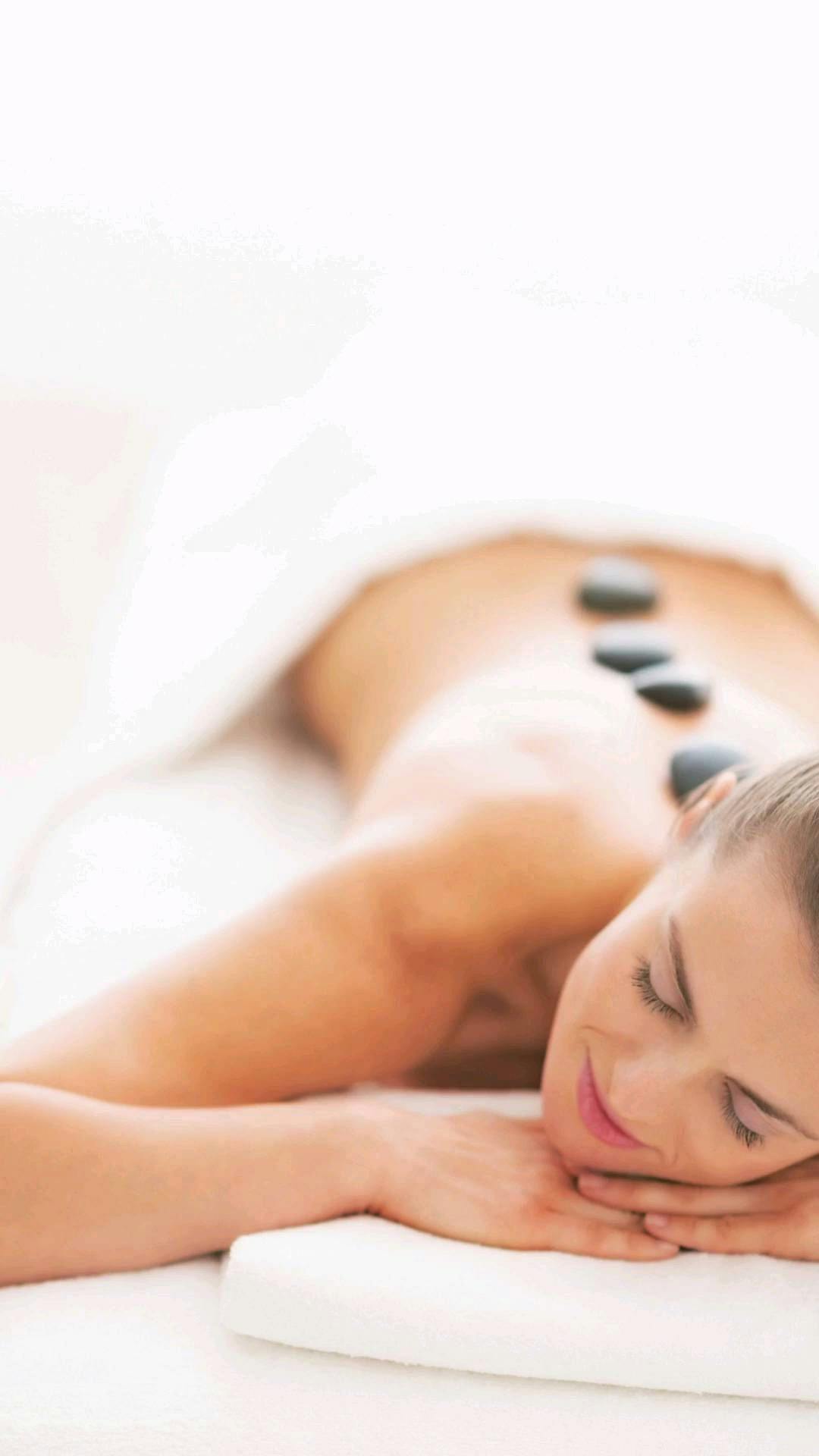 Take some time out to reconnect with yourself and let us soothe your tired muscles and joints. Hot stone massage with essential oils and Ayurvedic oils can help ease pain and bring harmony to your body and mind.

Book now and relax like never before (Link in bio 👆 )

#waxingsalon #sydneybeauty #wellnesstip #beautyroutine #facialskin #sydneybasedbusiness #northernbeachesmumsnbubs #sydneybeautician #sydneybeautyspa #facialpeel #nbliving #northernbeachesmums #beautycareroutine #facialssydney #essenceofserenity #sydneybeautytherapist #beautyclinic #northshoremums #northernbeachesbusiness