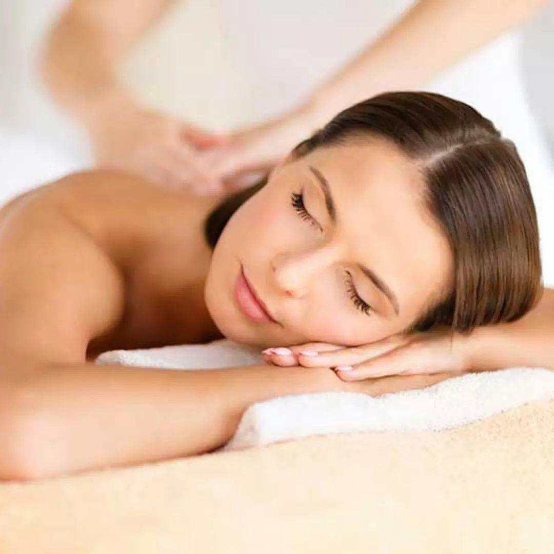 Get ready to feel all your worries melt away on our massage table – book now and experience total bliss.

You are kneaded on my massage table now! Click the link in bio to find out more of the services we offer.

#wellnesstip #northshoremums #beautyroutine #sydneybeauty #northernbeachesmumsnbubs #northernbeachesbusiness #sydneybeautytherapist #sydneybeautician #nbliving #facialssydney #waxingsalon #northernbeachesmums #essenceofserenity #facialskin #sydneybasedbusiness #facialpeel #sydneybeautyspa #beautycareroutine #beautyclinic